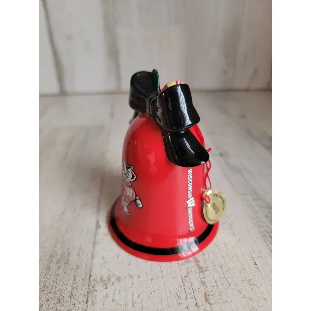 Danbury‎ Mint bell Wisconsin Badgers santa ornament Xmas